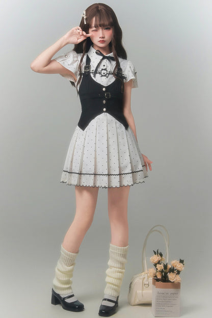 Vestido estilo muñeca monocromático de lunares + chaleco