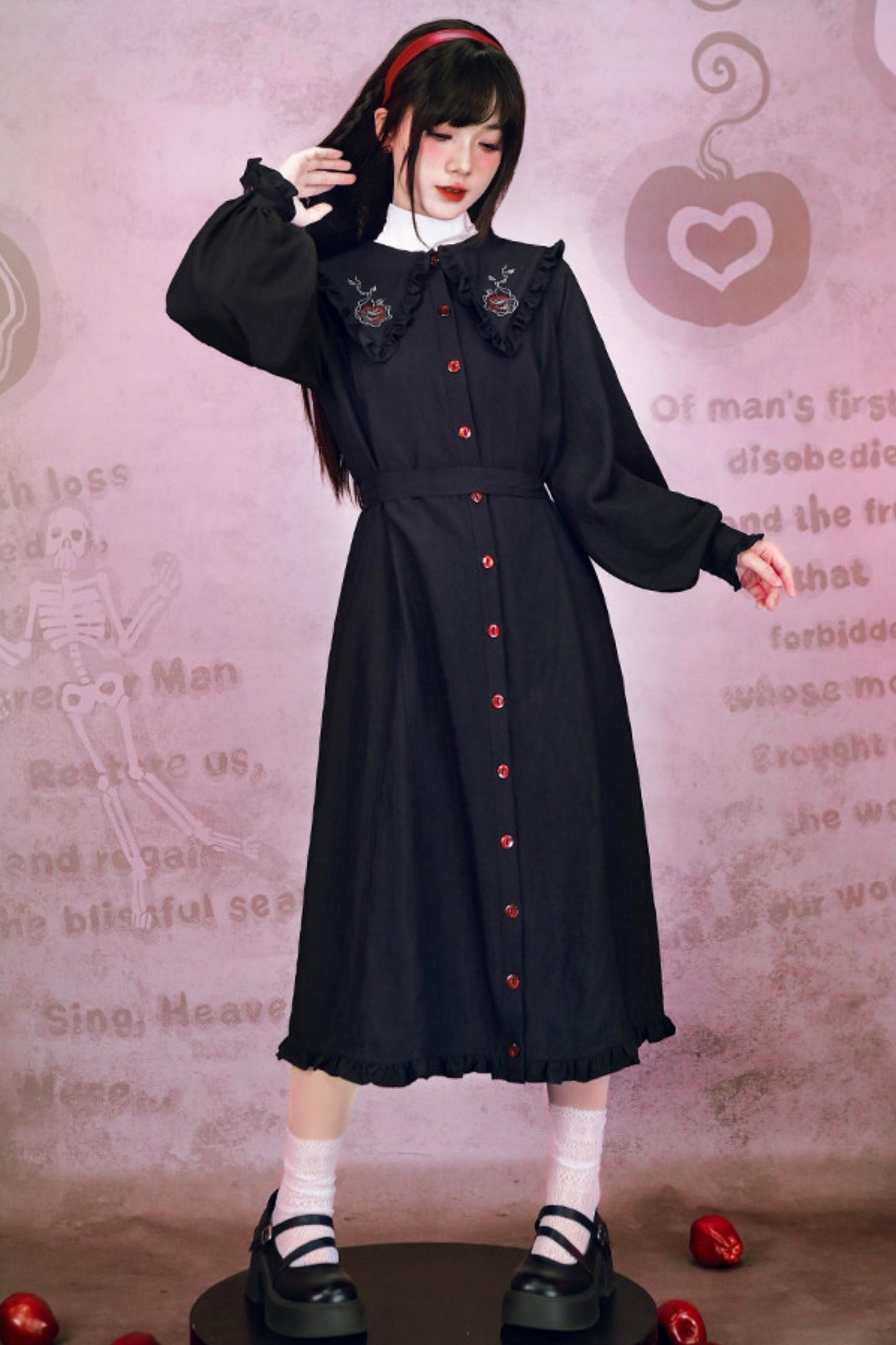 伊甸刺绣蕾丝连衣裙