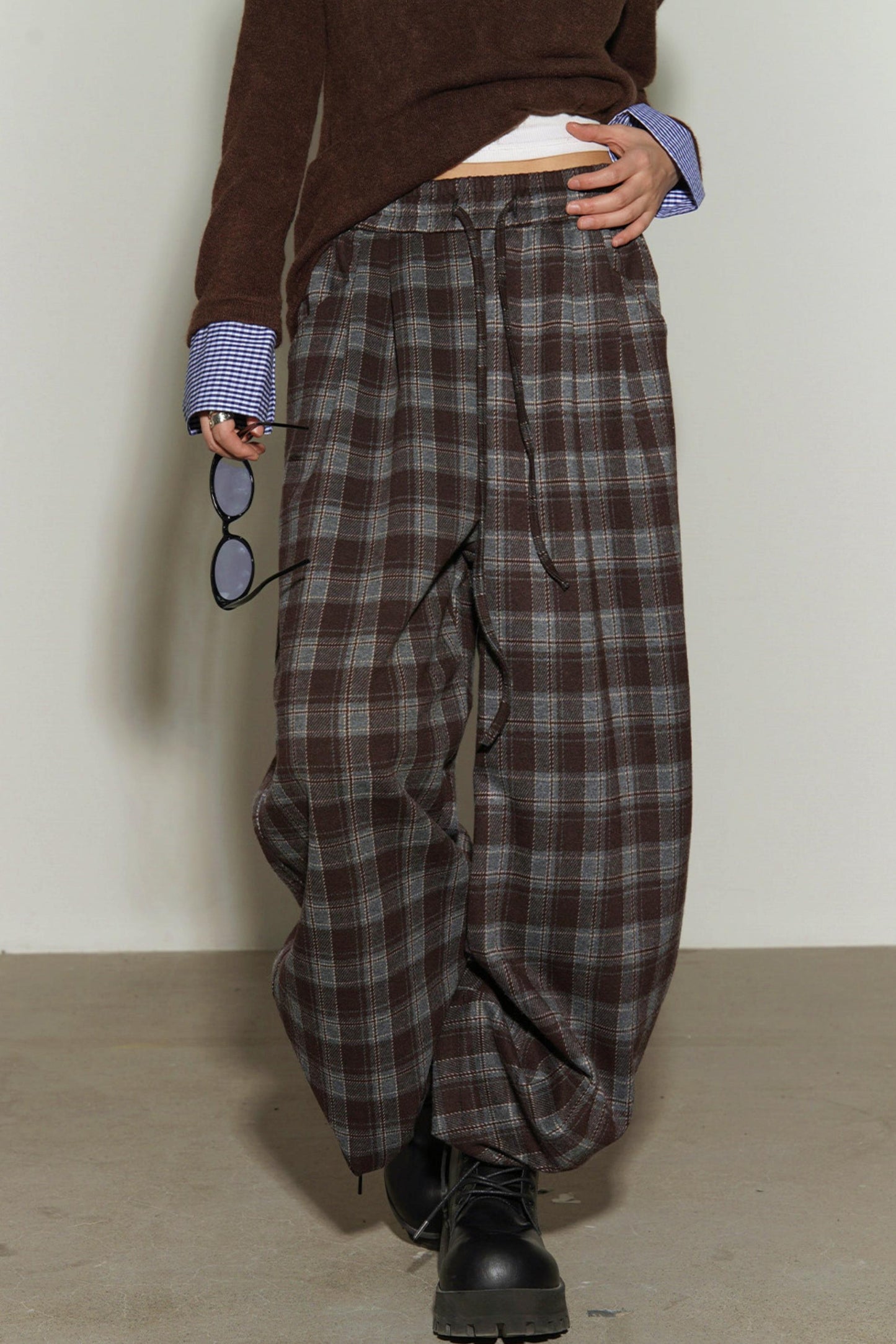 Pantalon à jambes larges et taille haute à carreaux