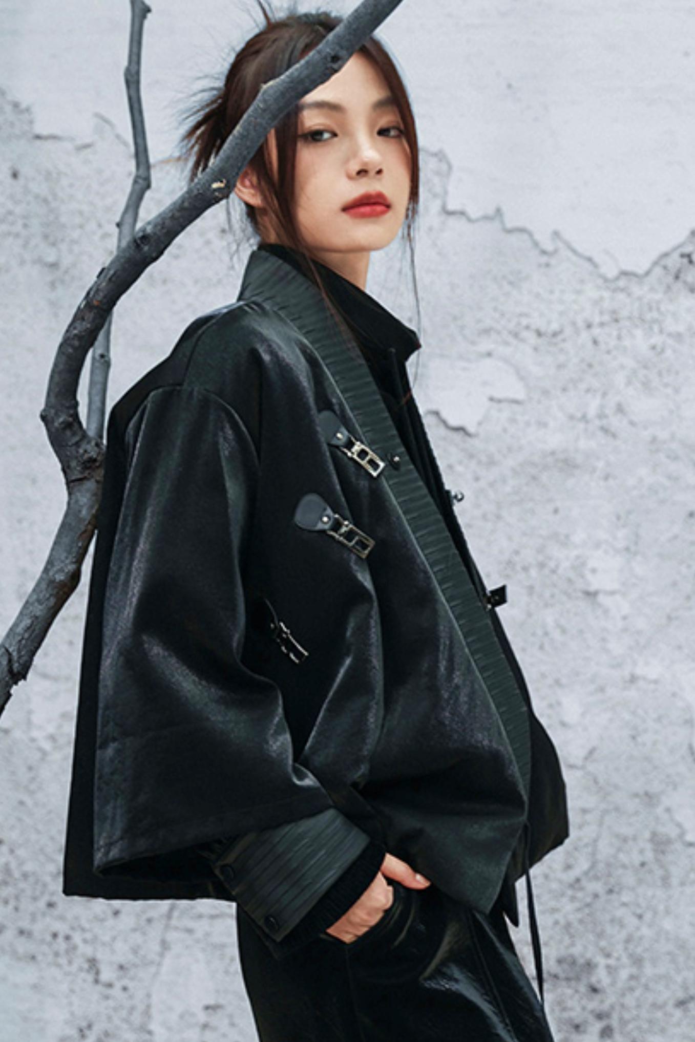 ダークモードハイネックトップス