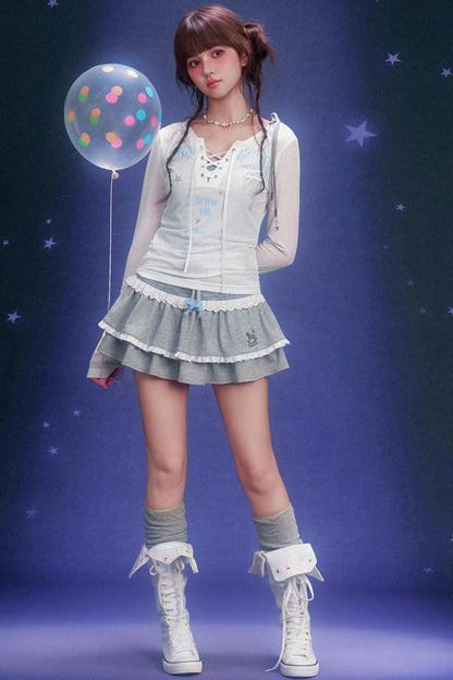 Grauer Rock mit Pferde-Stickerei