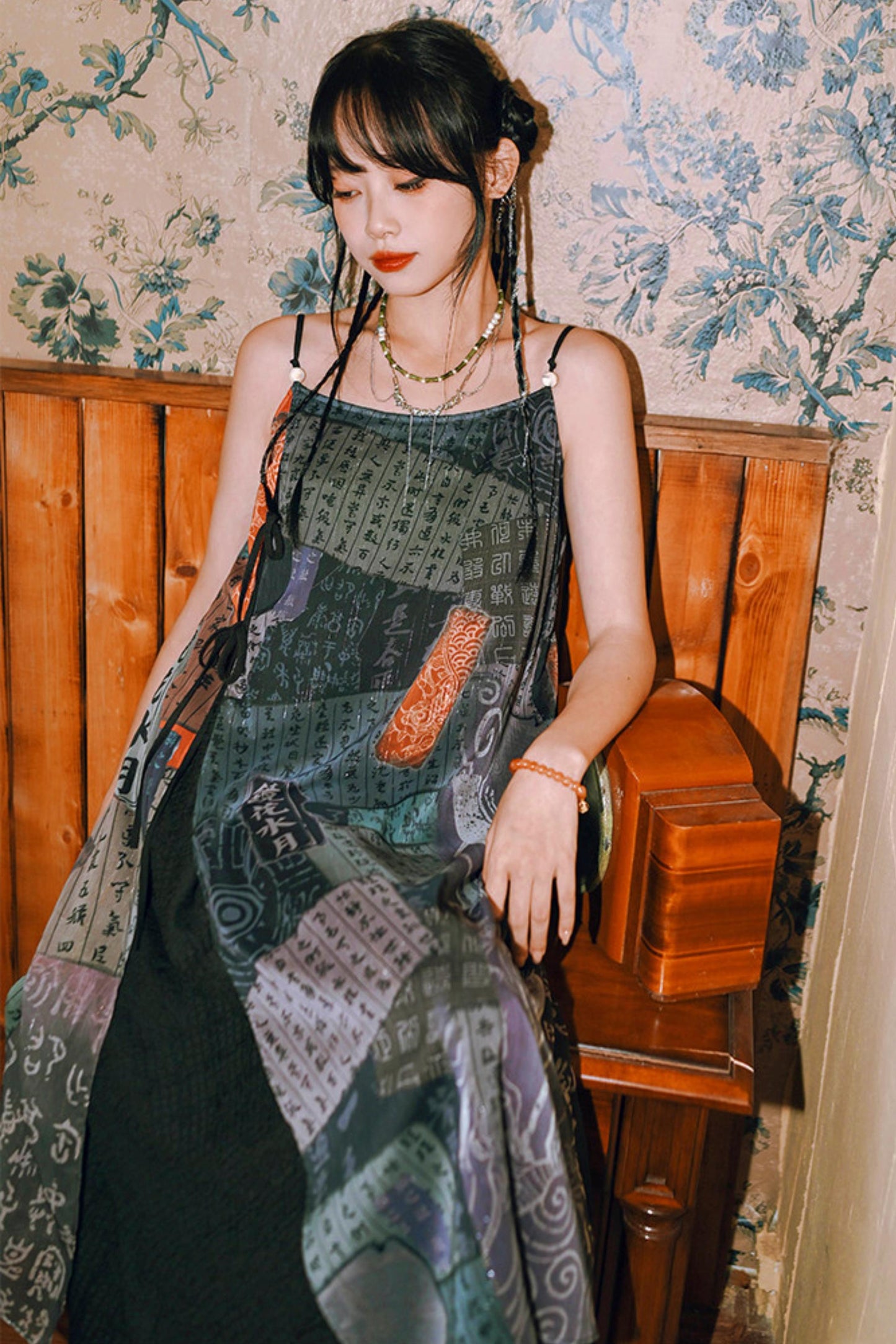 Dekadentes chinesisches transparentes Kleid