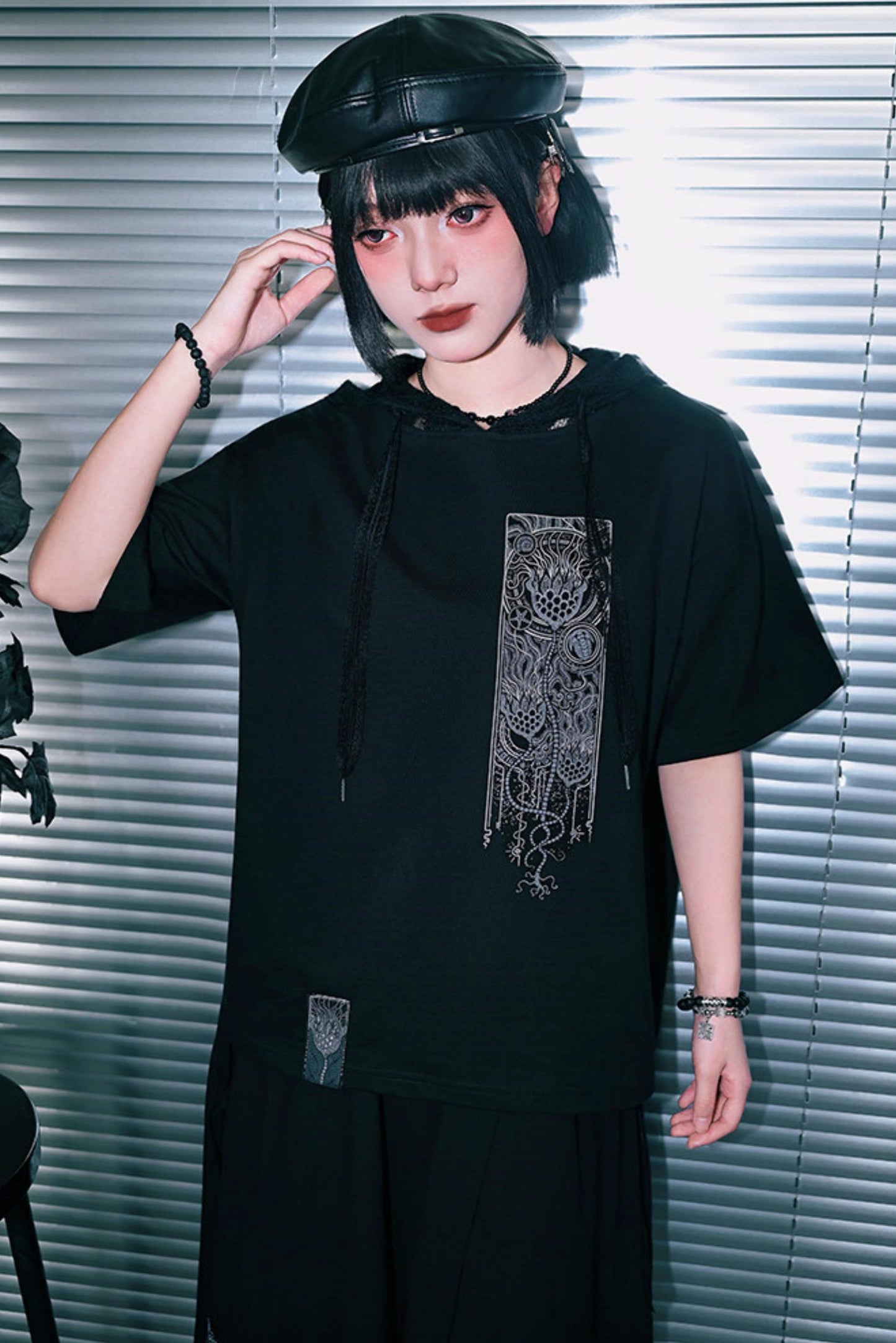 Dekadentes Oversize-T-Shirt im China-Stil