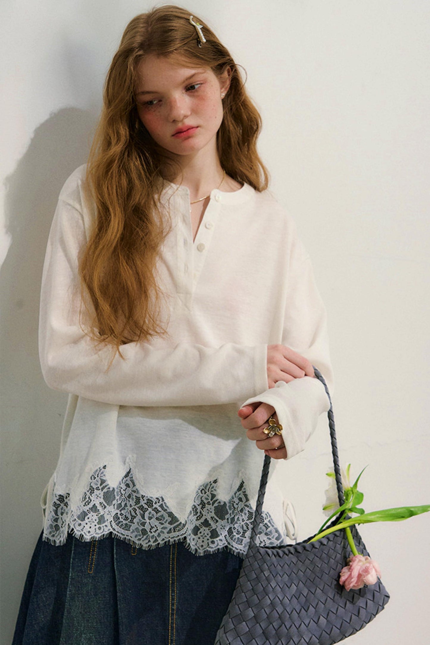 スウェイングシルエットレースブラウス