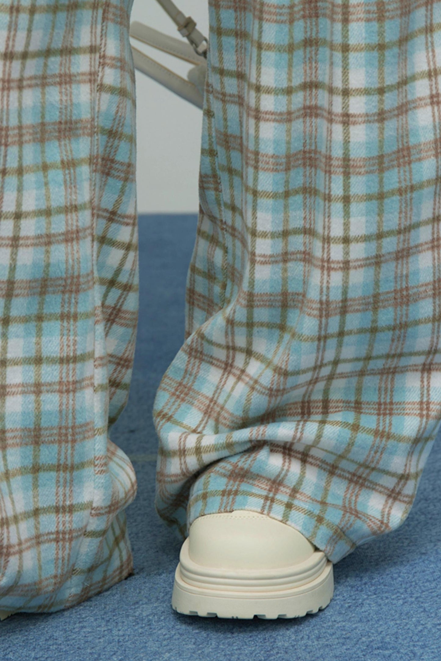 アトモスフェリックスノープレイドパンツ