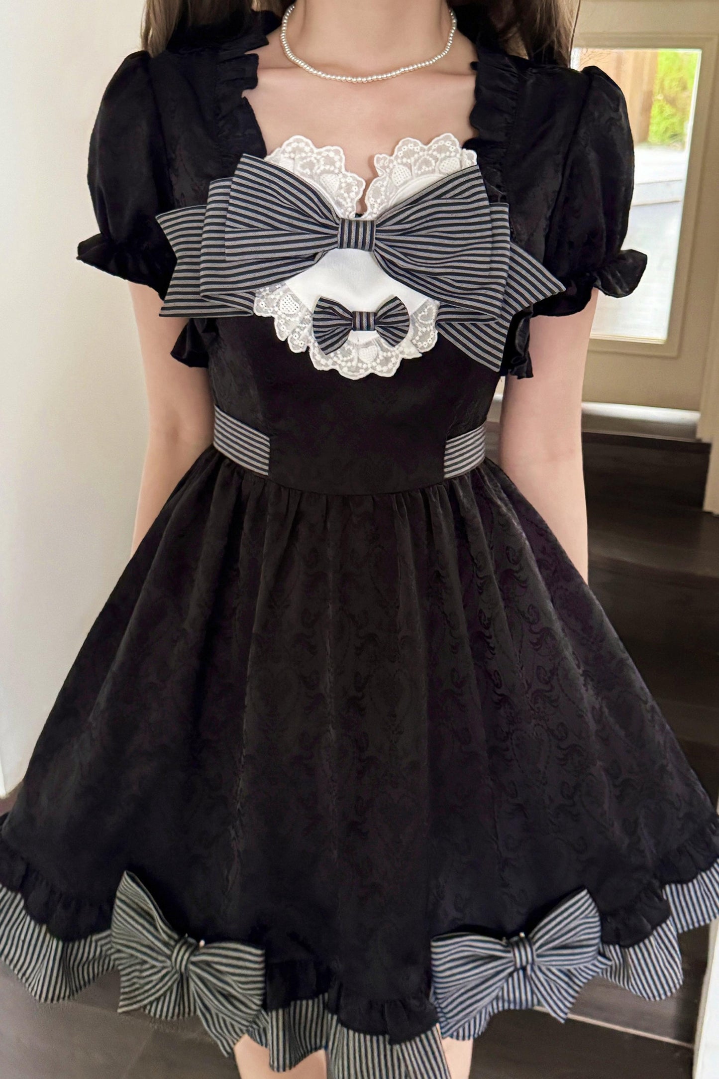 Gestreiftes Prinzessinnenkleid mit Schleife