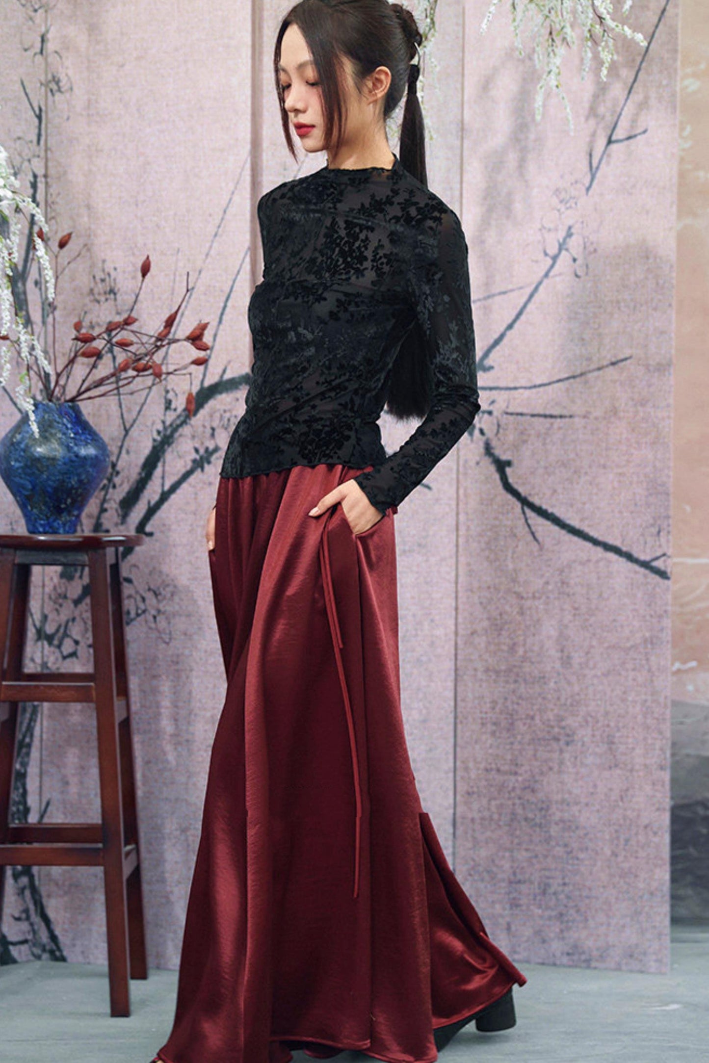 Schwarzes florales transparentes Rüschen-Oberteil im dunklen Mode-Stil