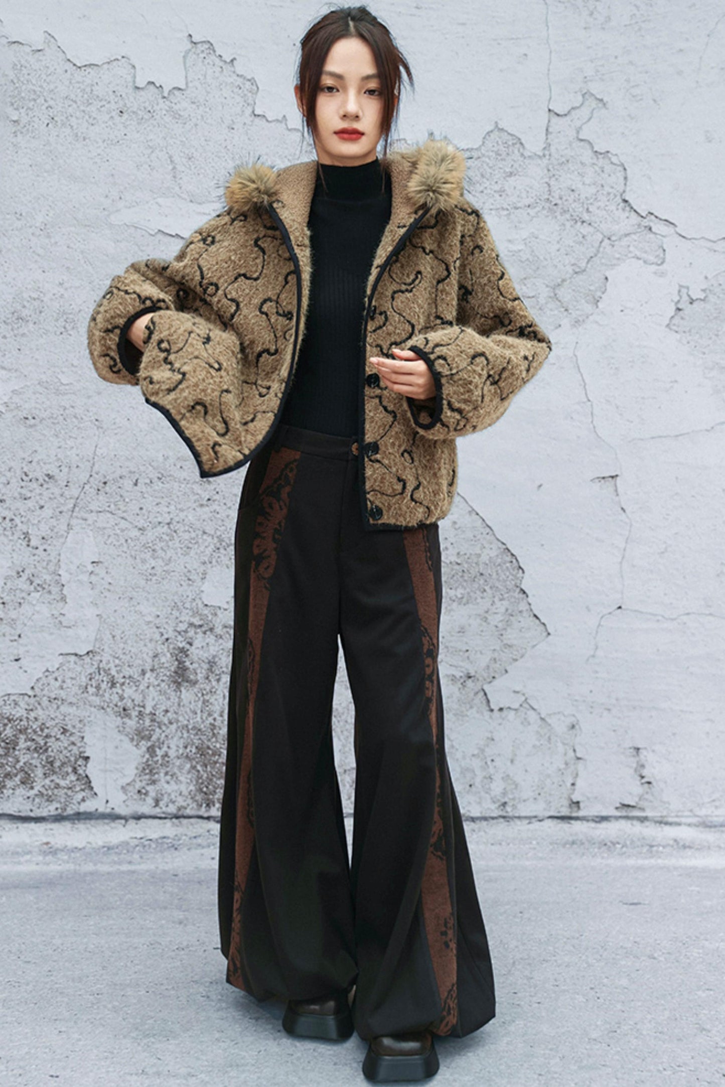 ダークモードファーフードコート