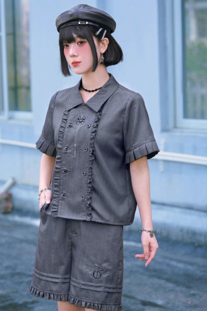 Rauchgraues Set im Uniformstil