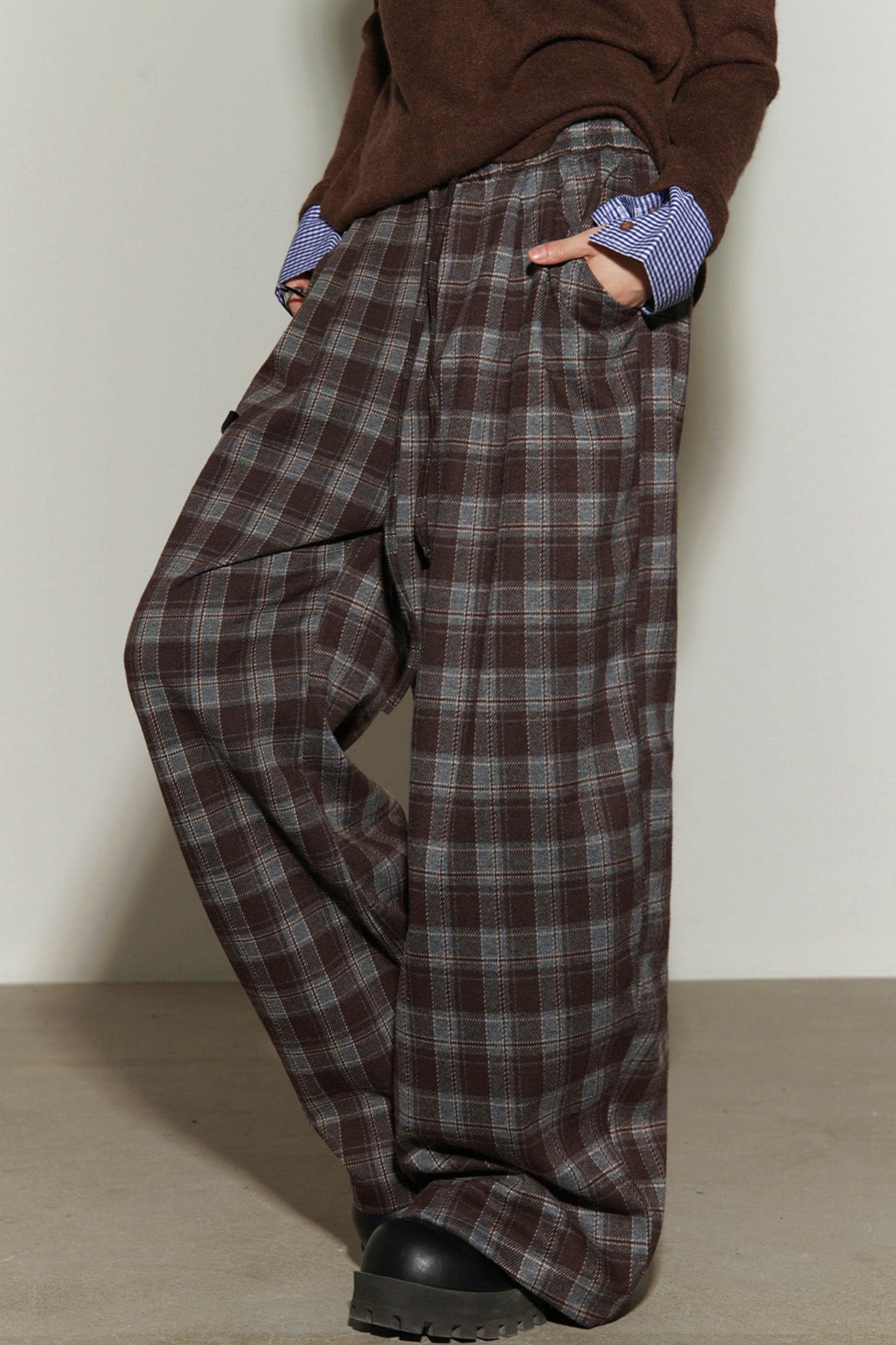 Pantalon à jambes larges et taille haute à carreaux