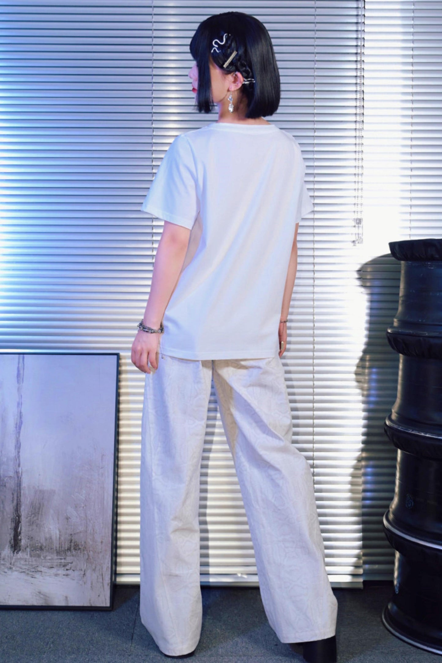 ダークスネークリリーチェーングラフィックTシャツ