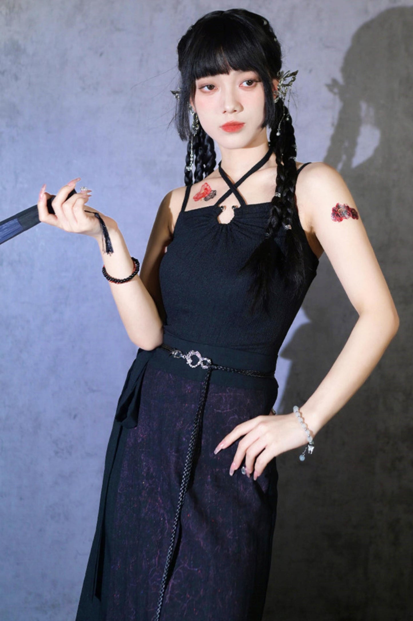 黑色纹理吊带背心