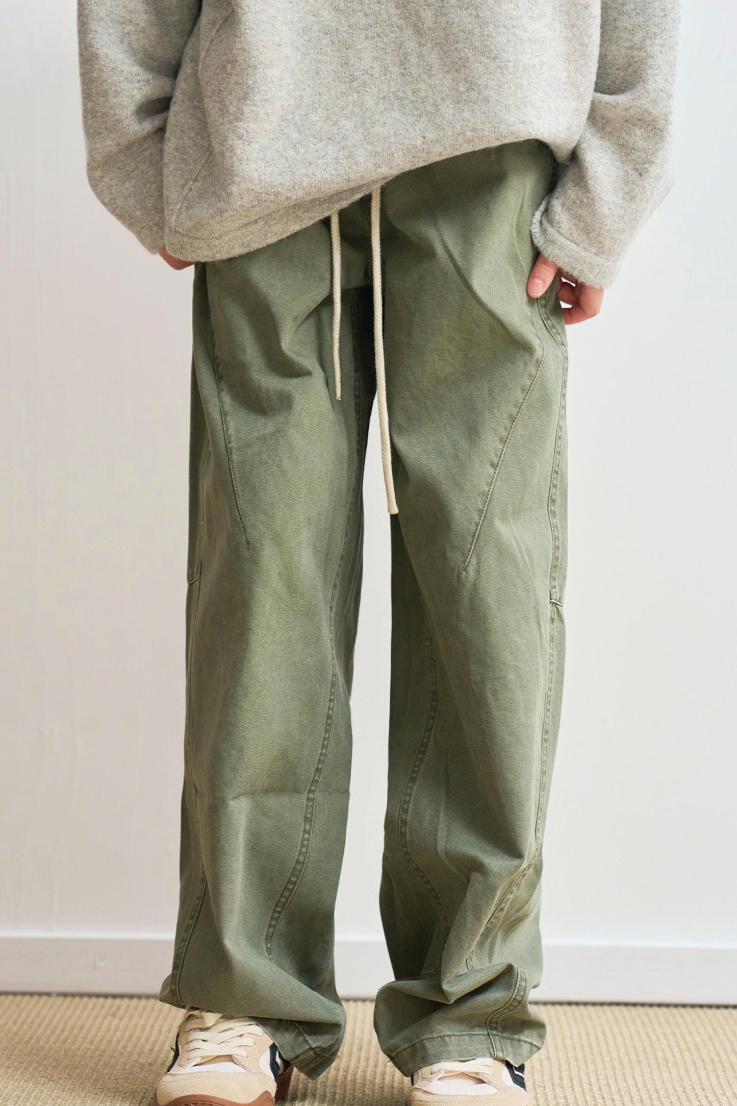 ミニマルソリッドストレートレッグパンツ