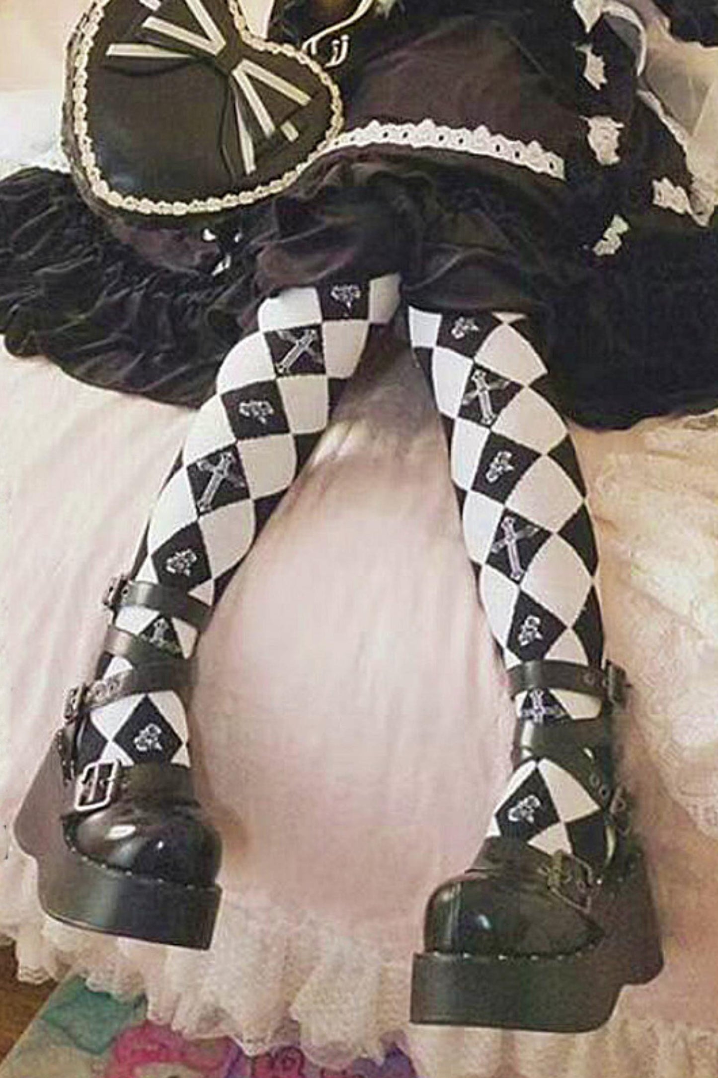 Diamond Pattern Cross Knee-High Socks