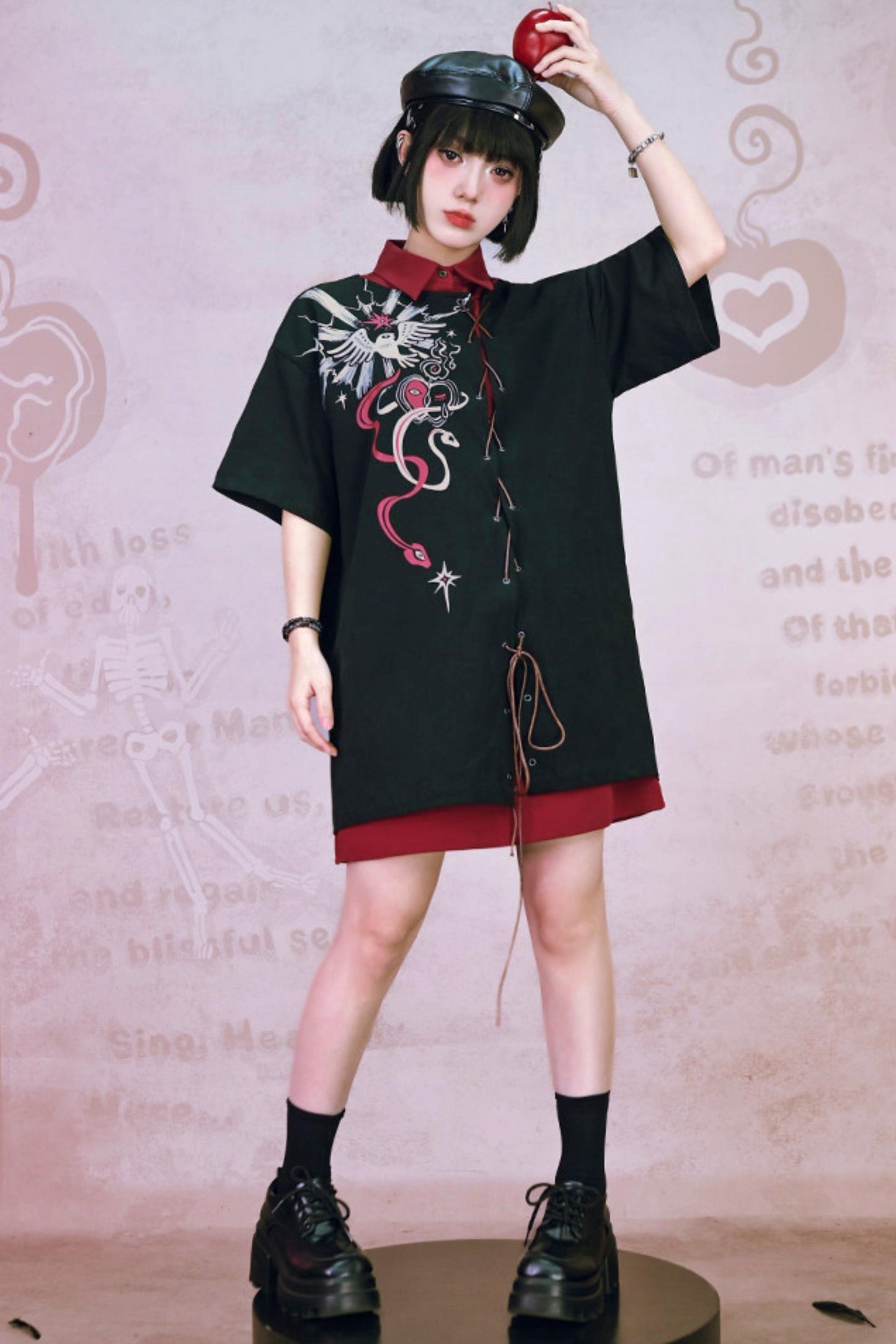 Dekadentes neogotisches T-Shirt-Kleid