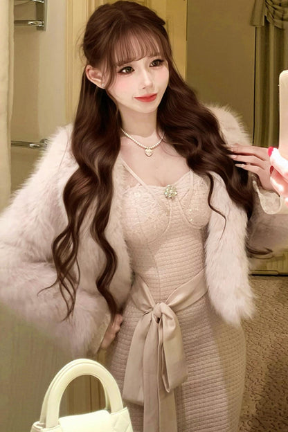 Heart pondering pearl necklace