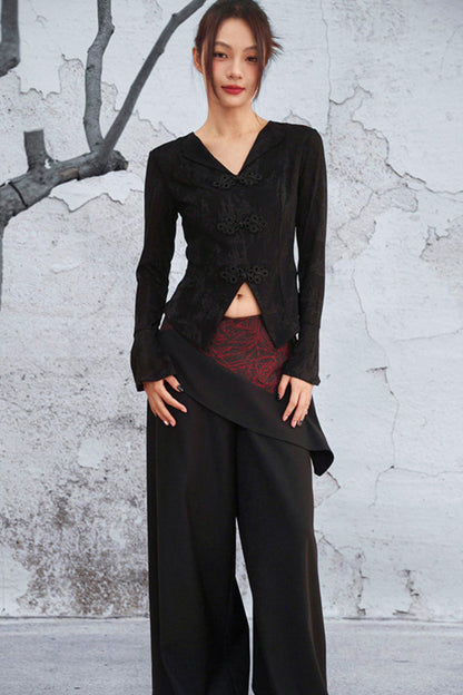 Schwarze asymmetrische Lagenhose mit dunklem Rosen-Jacquard und weitem Bein