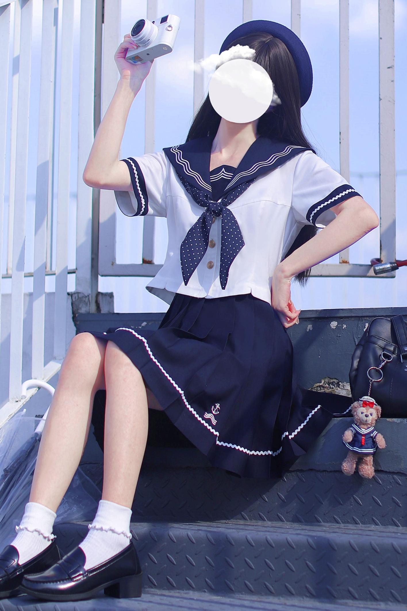 Sommerliches Matrosenoberteil + Rock + Schleifen-Accessoire