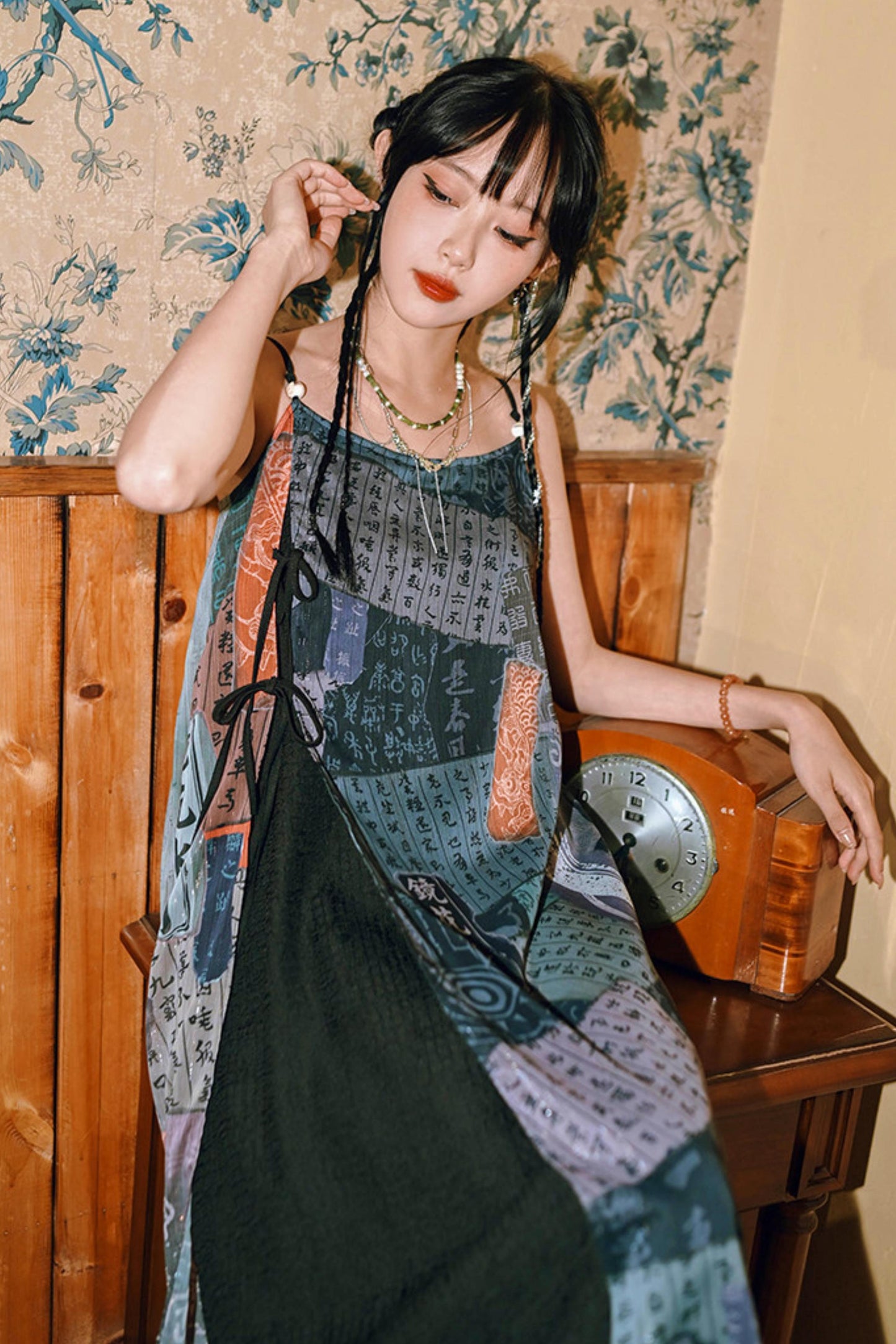 Dekadentes chinesisches transparentes Kleid