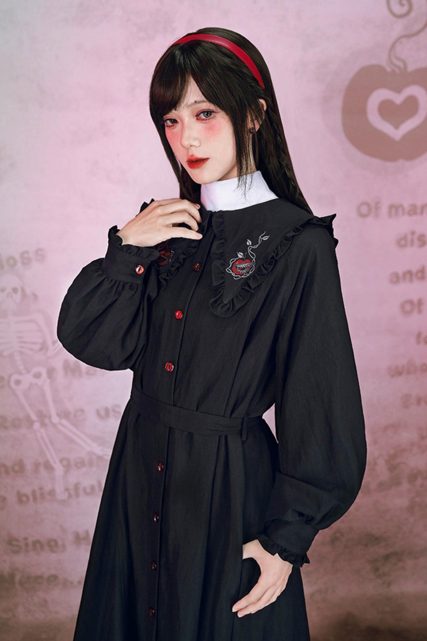 伊甸刺绣蕾丝连衣裙