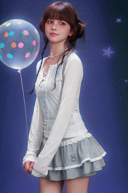 Grauer Rock mit Pferde-Stickerei