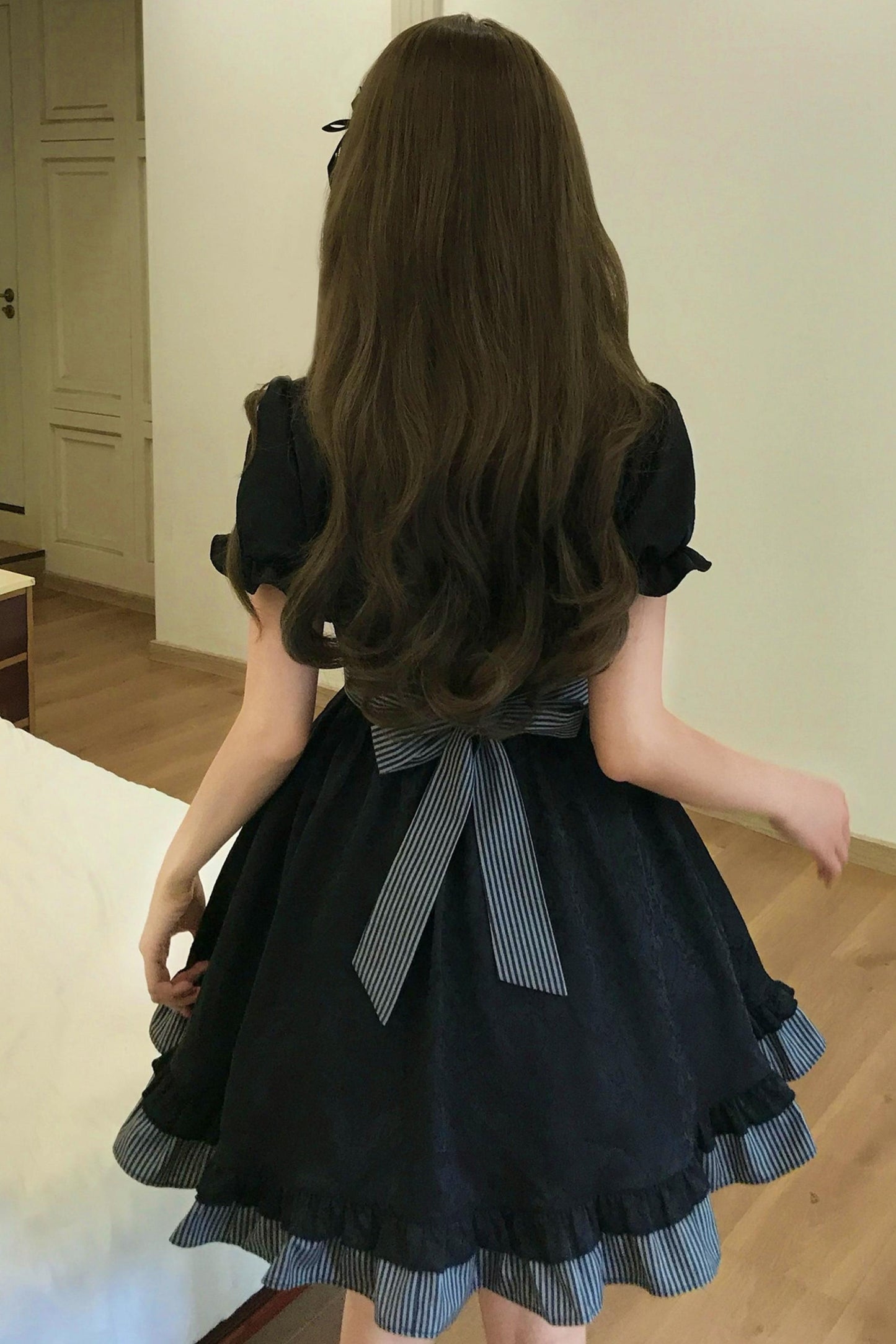 Gestreiftes Prinzessinnenkleid mit Schleife