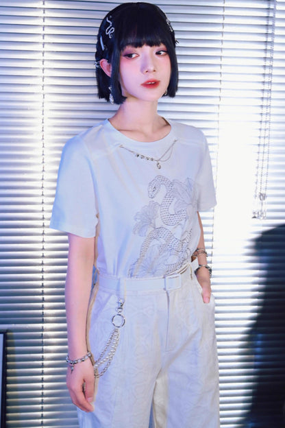 ダークスネークリリーチェーングラフィックTシャツ