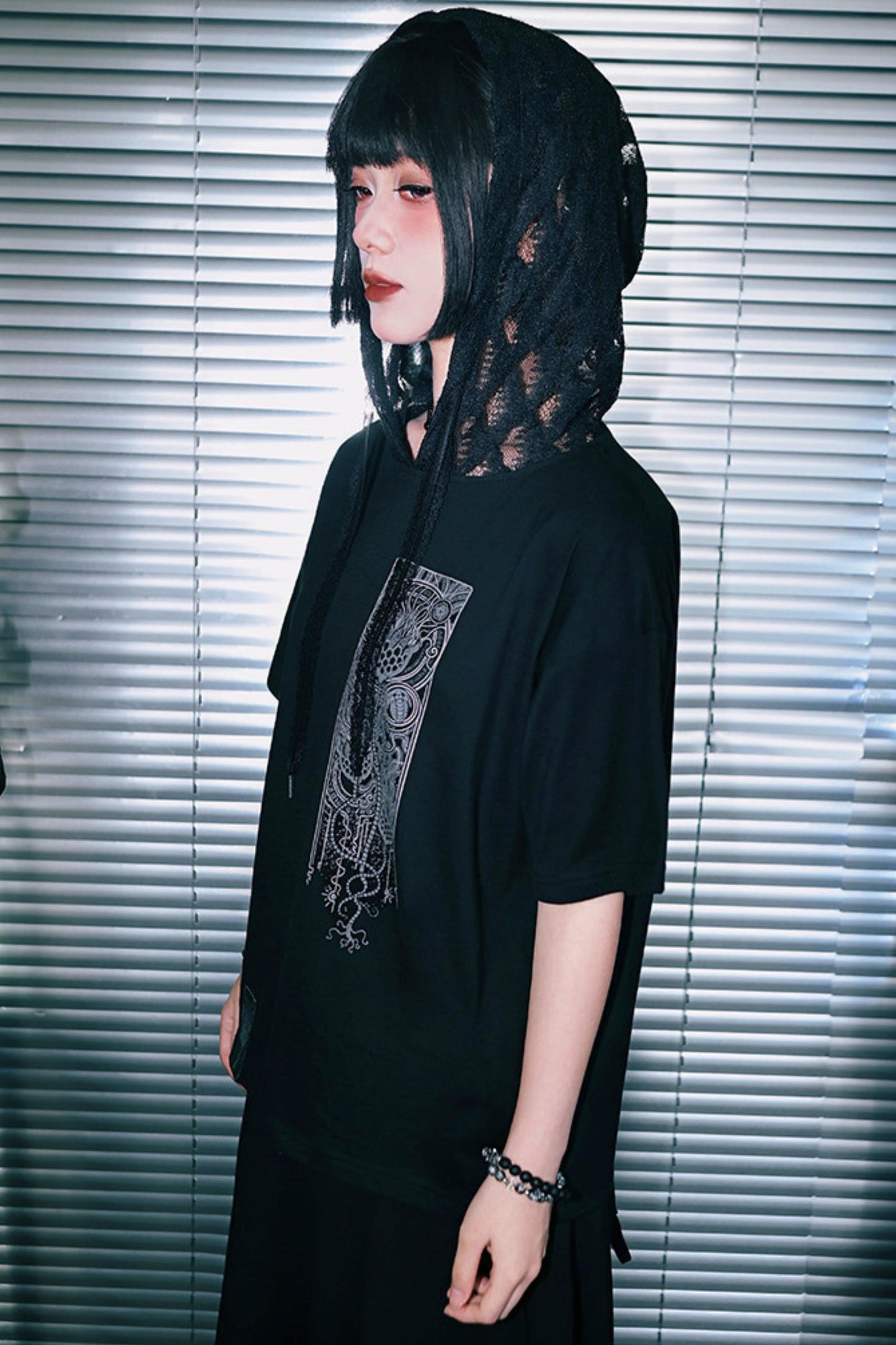 Dekadentes Oversize-T-Shirt im China-Stil