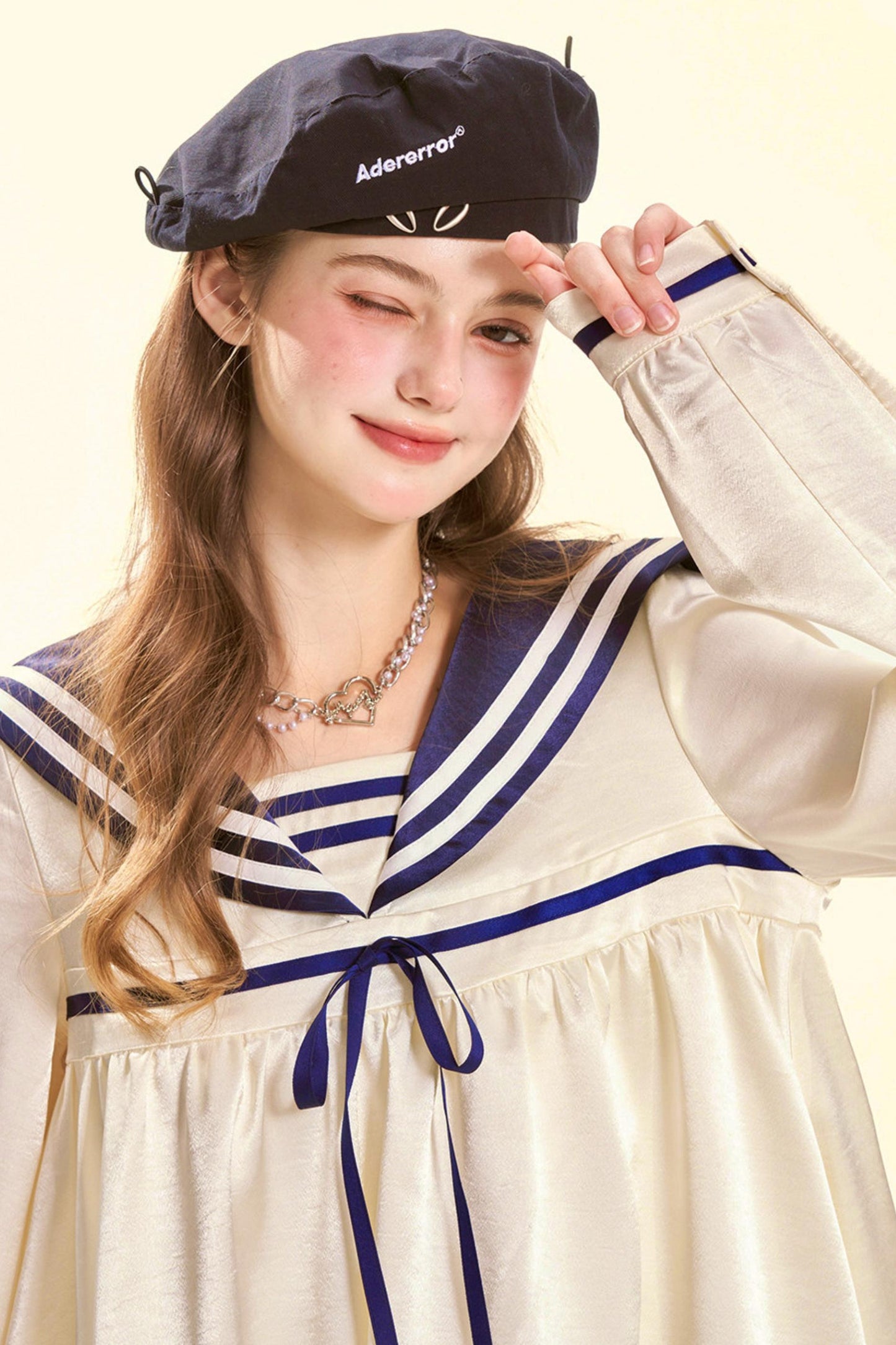 Abito babydoll da marinaio in satin dal gusto marinaro