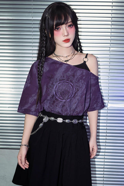 Lila dunkles Ein-Schulter-T-Shirt im Dekadenz-Look