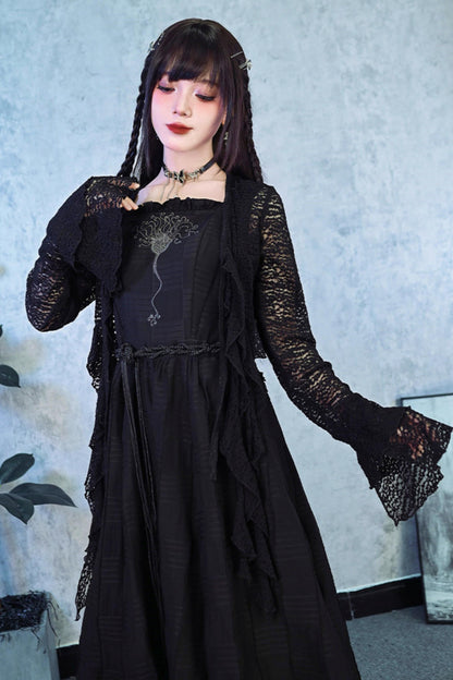 Vestido escalonado con bordado floral decadente