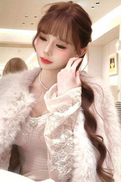 Heart pondering pearl necklace