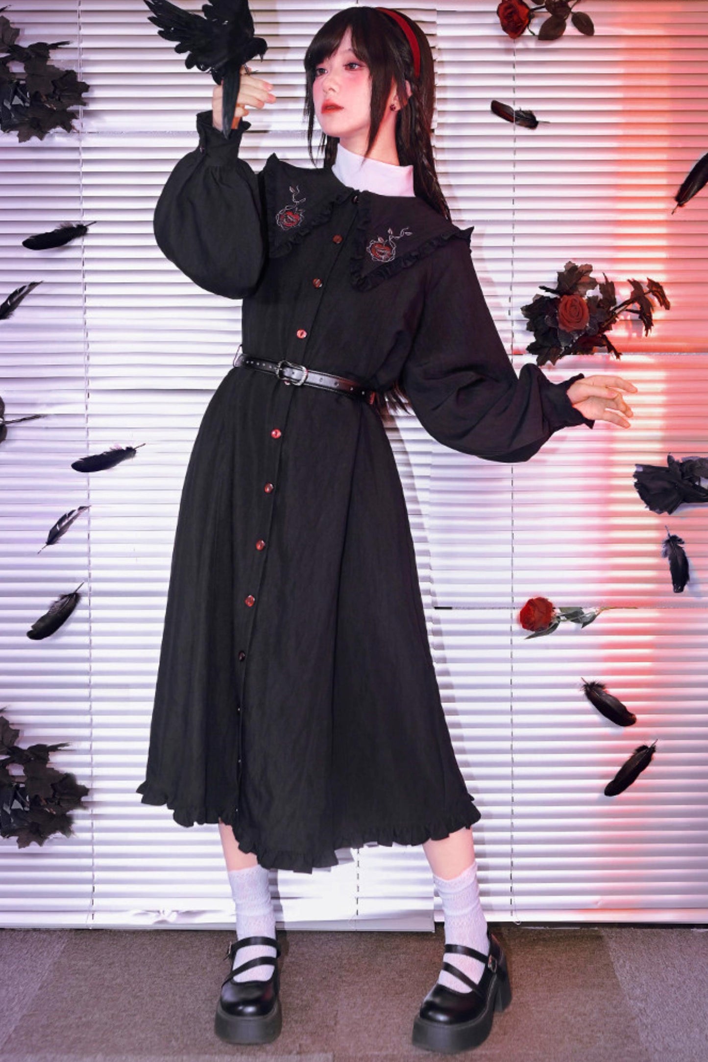 伊甸刺绣蕾丝连衣裙