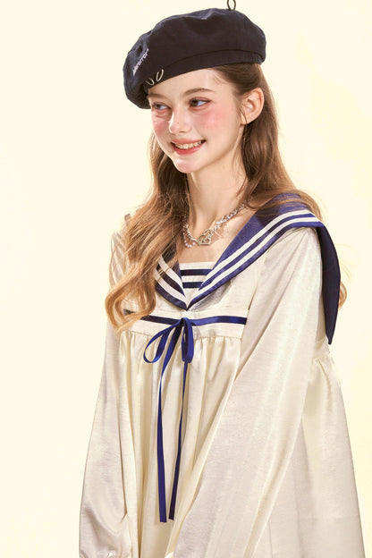 Abito babydoll da marinaio in satin dal gusto marinaro