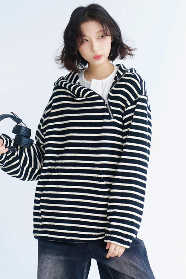 Hooded sweater and pants set-up