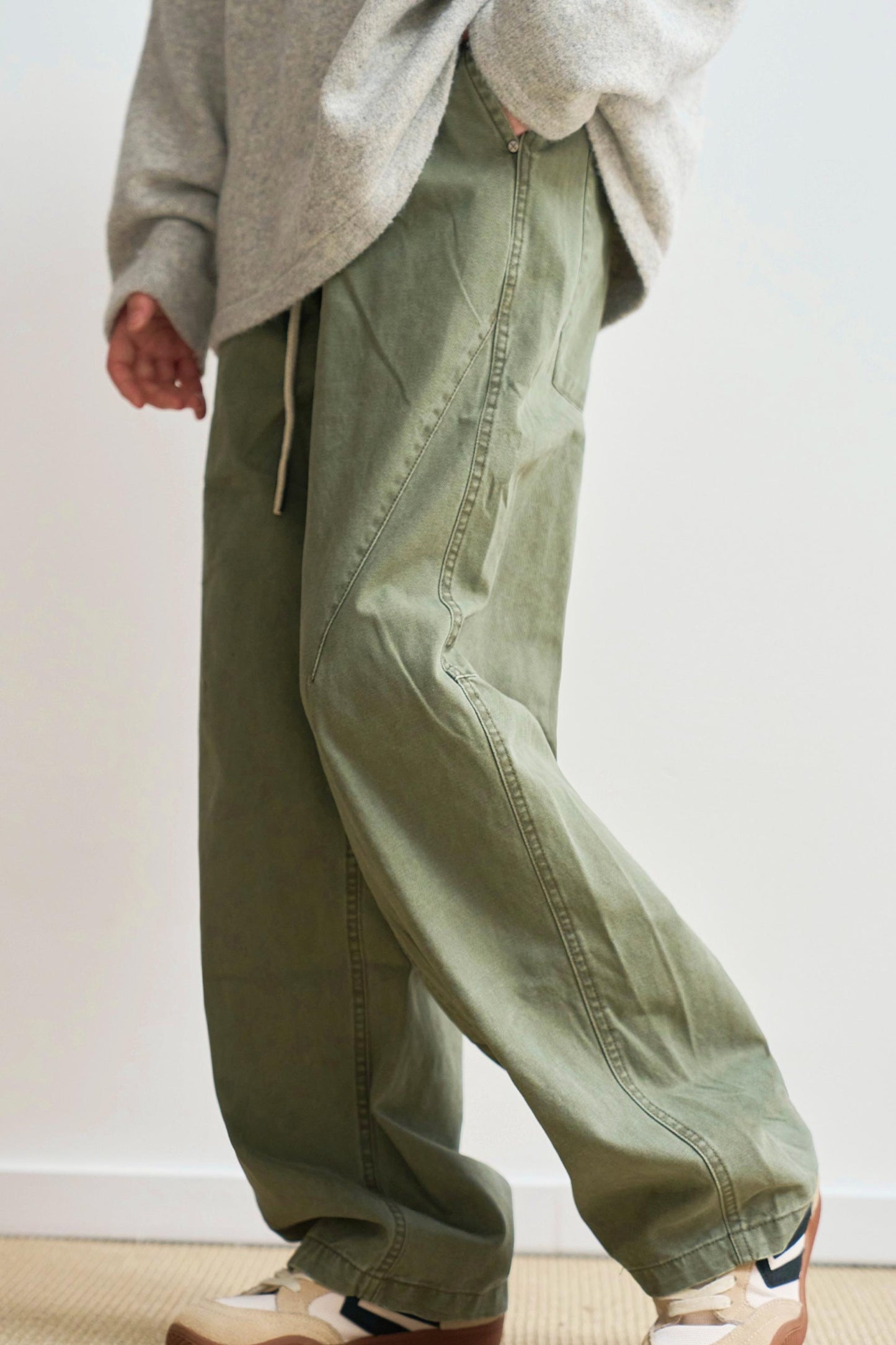 ミニマルソリッドストレートレッグパンツ