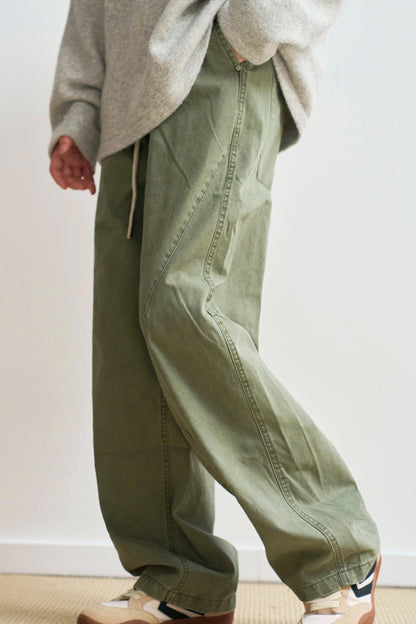 ミニマルソリッドストレートレッグパンツ