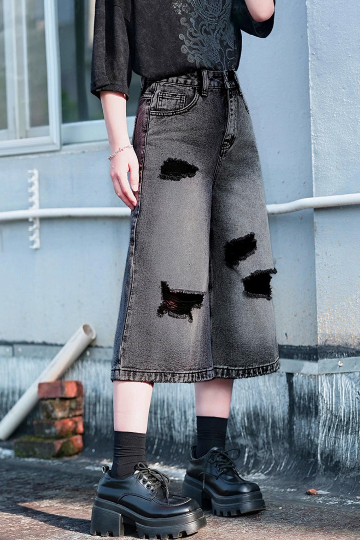 Ruins Street Distressed Denim Pants