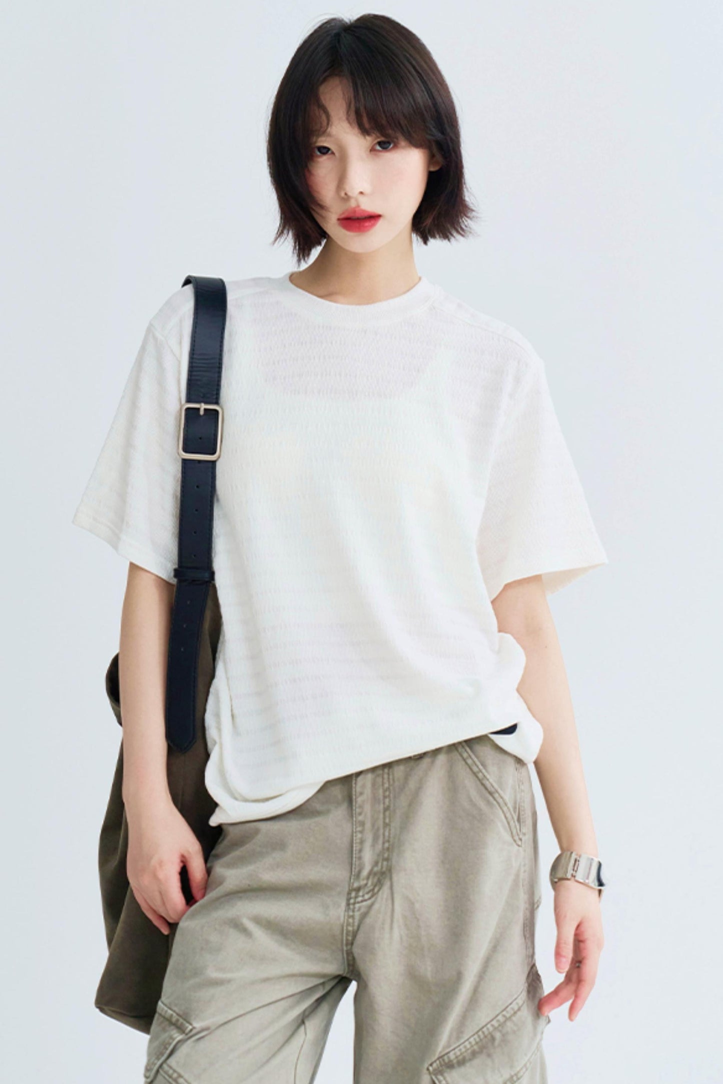 テクスチャードソリッドカラーティーシャツ