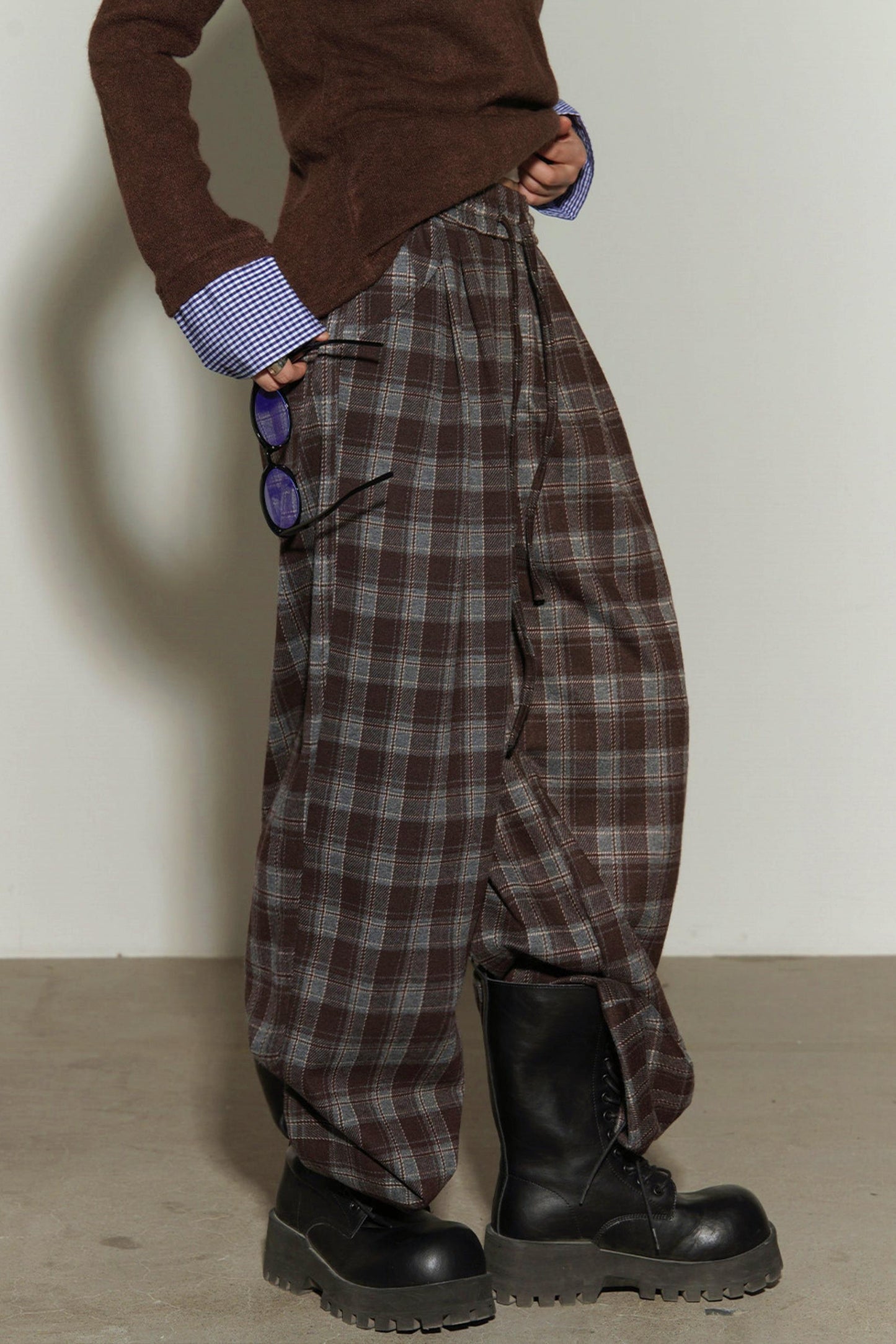 Pantalon à jambes larges et taille haute à carreaux