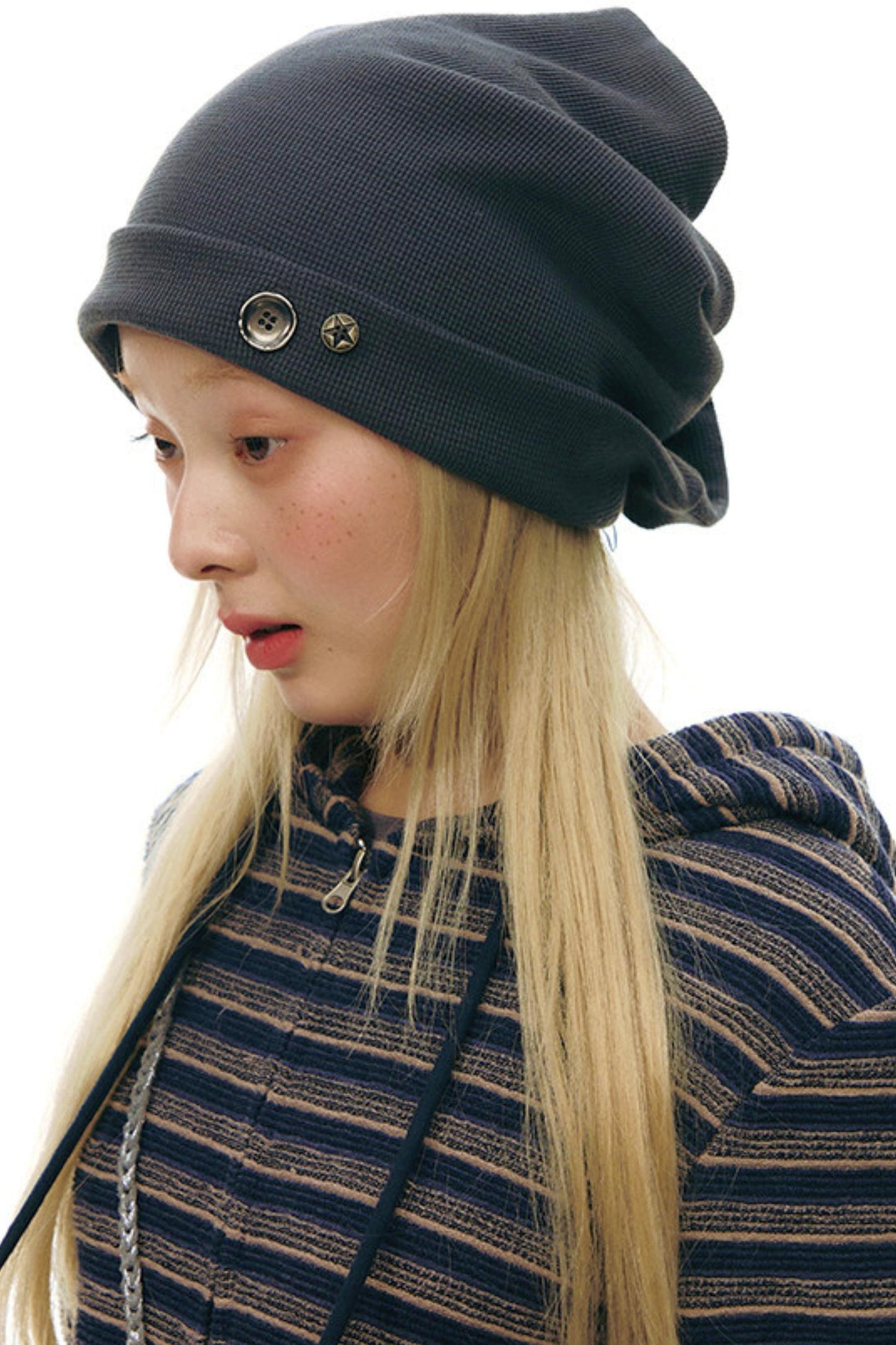 Bonnet à boutons en tricot gaufré