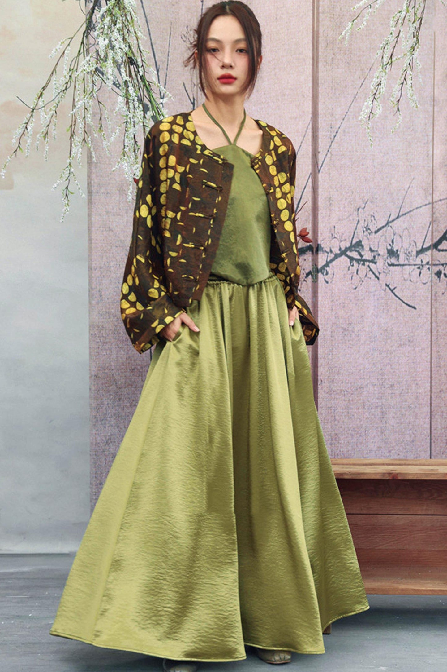 Schwarz-goldene kurze China-Jacke aus Jacquard