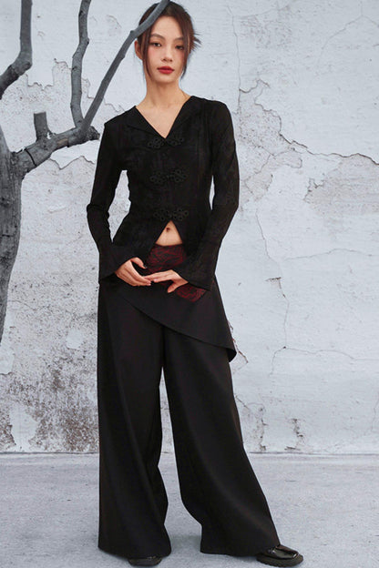 Schwarze asymmetrische Lagenhose mit dunklem Rosen-Jacquard und weitem Bein