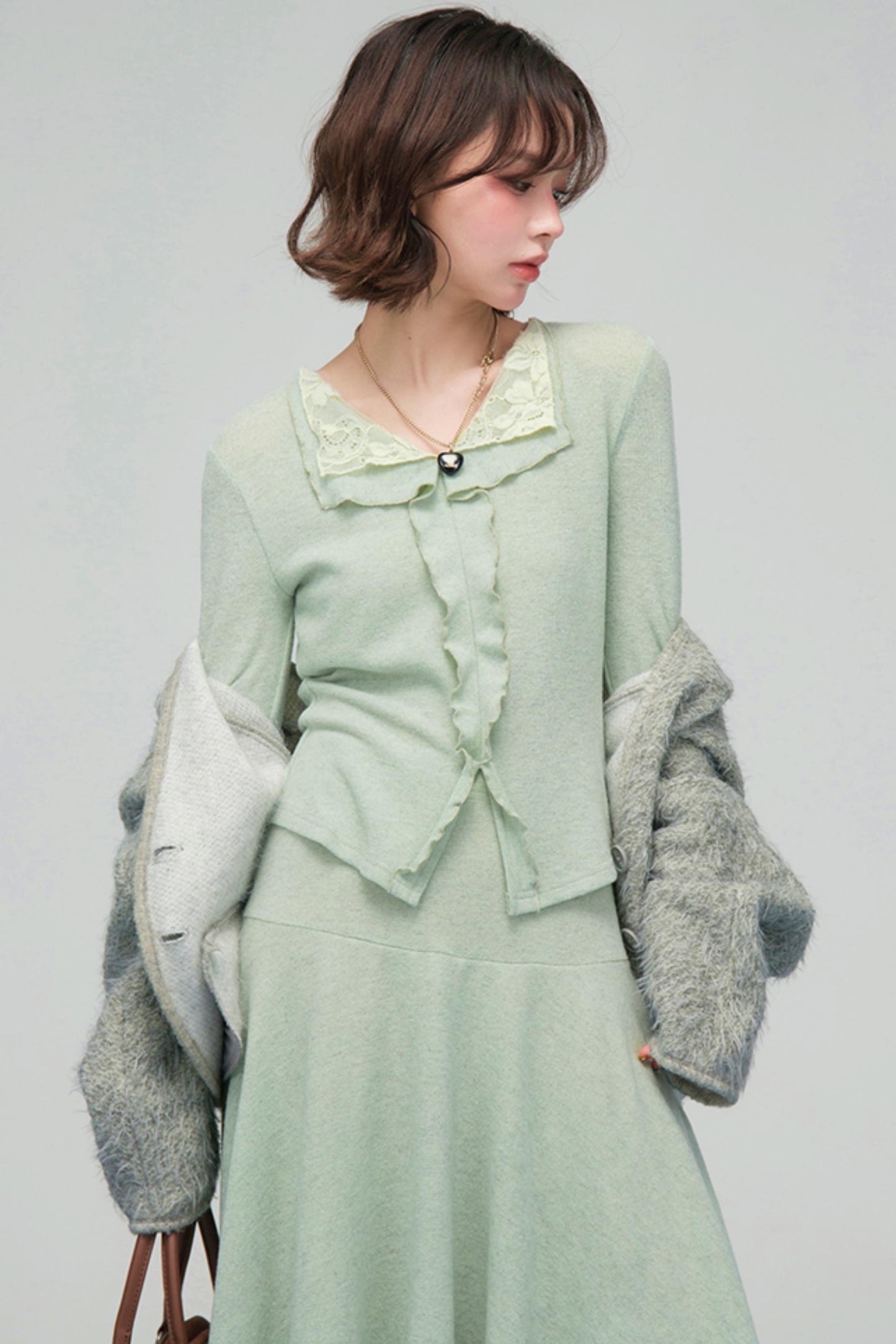 レースカラーニットトップス+アシメスカート