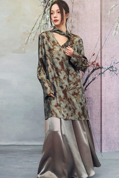 Silbergrau-Metallic-Satinbluse