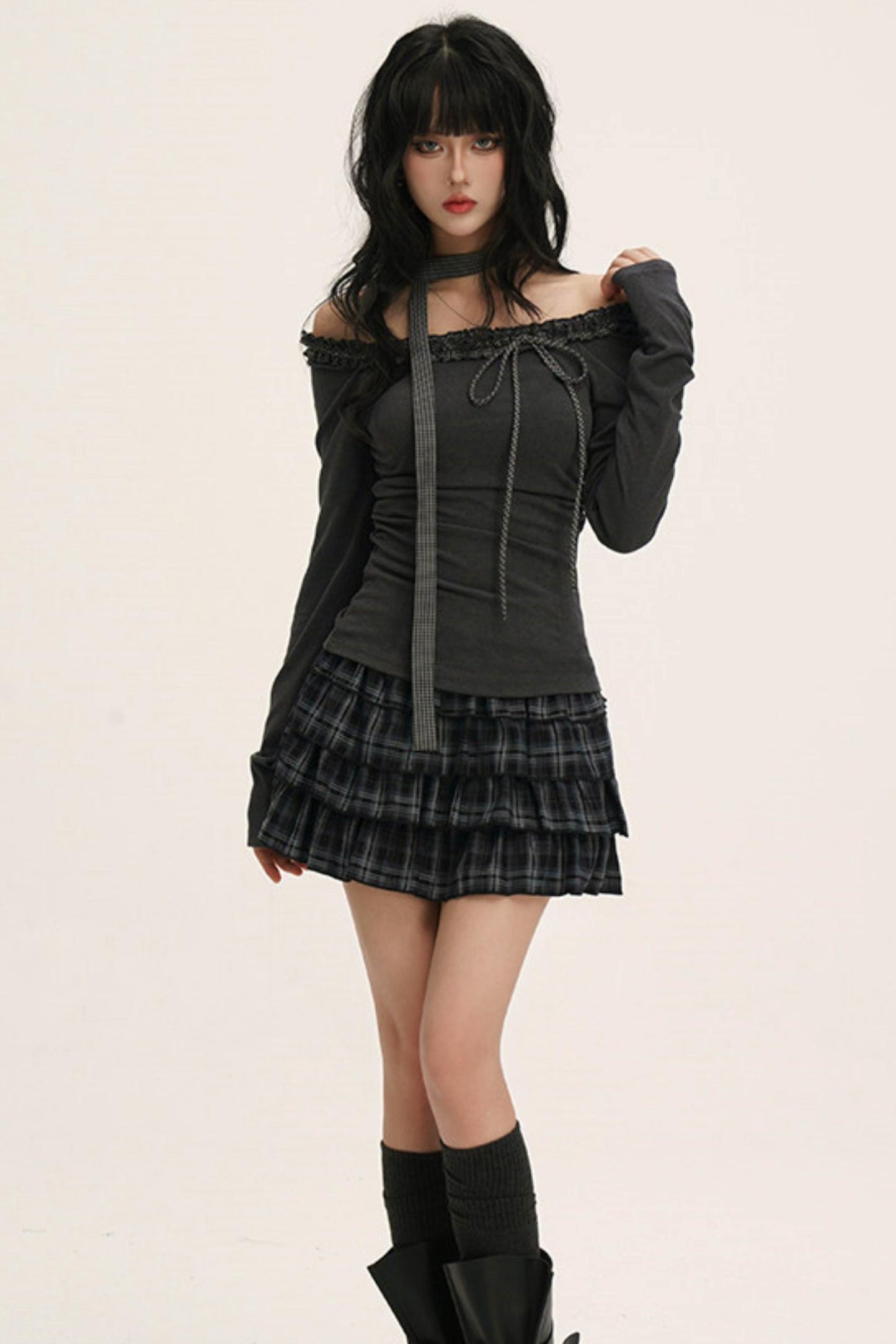 オフショルダーフリルリボントップス（スキニーロングスカーフ付き）