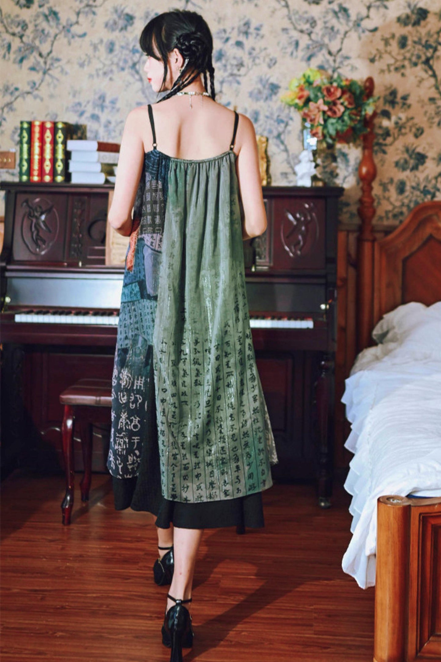 Dekadentes chinesisches transparentes Kleid