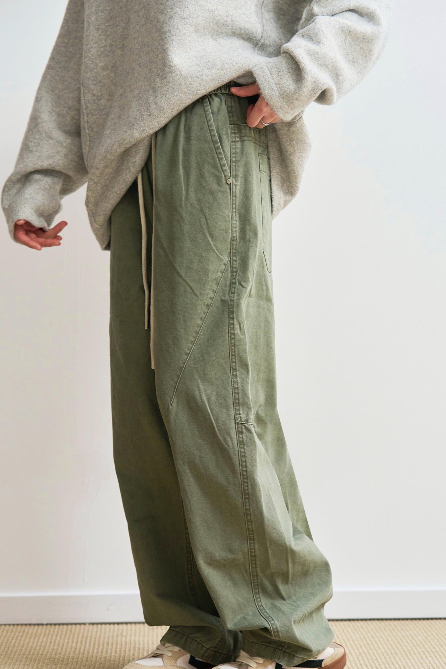 ミニマルソリッドストレートレッグパンツ