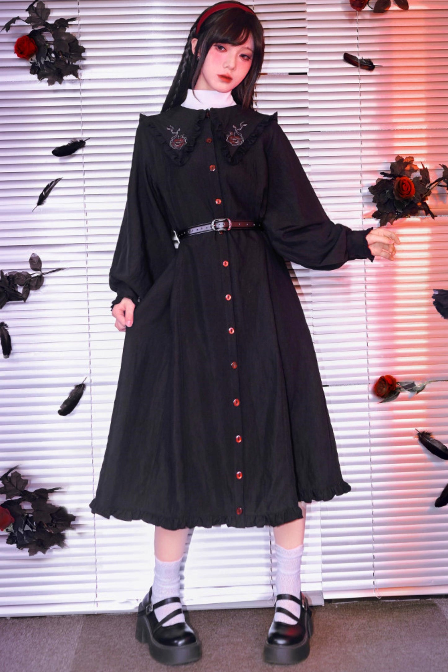 伊甸刺绣蕾丝连衣裙