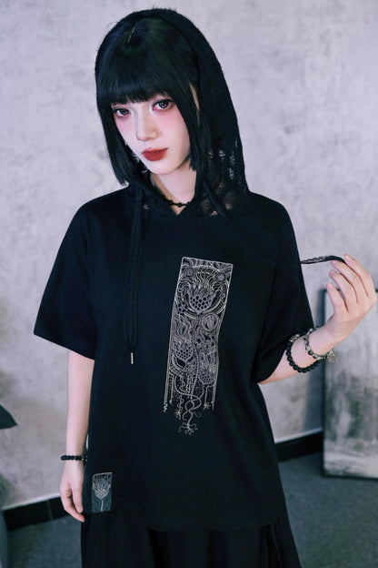 Dekadentes Oversize-T-Shirt im China-Stil